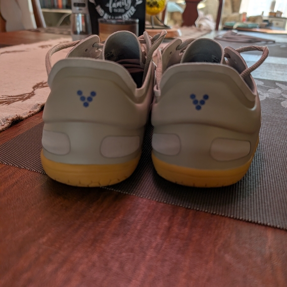 Athletic_Shoes